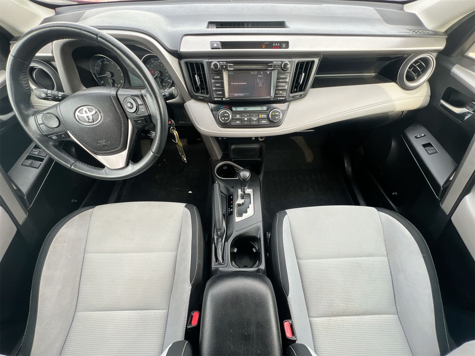 Thumbnail: 2017 Toyota RAV4 - 15