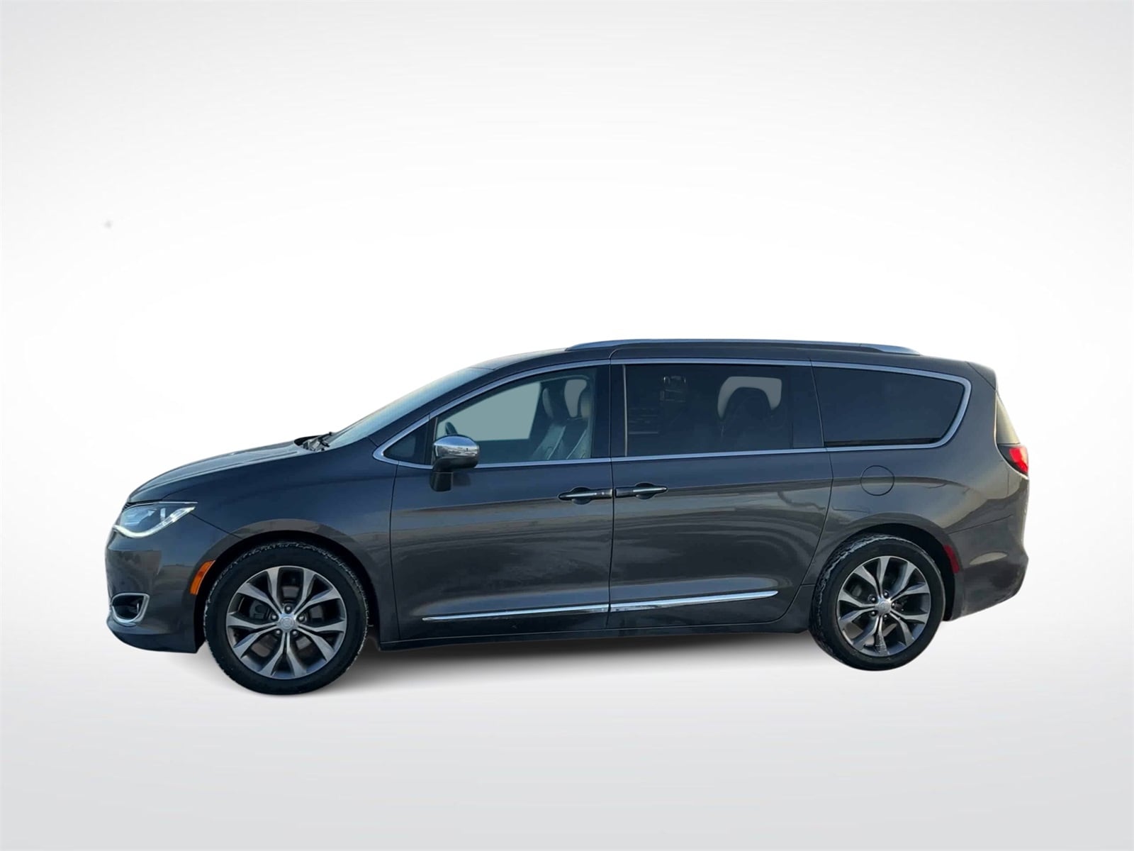 Thumbnail: 2018 Chrysler Pacifica - 5