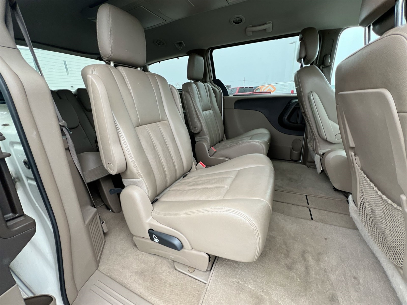 Thumbnail: 2013 Chrysler Town & Country - 20