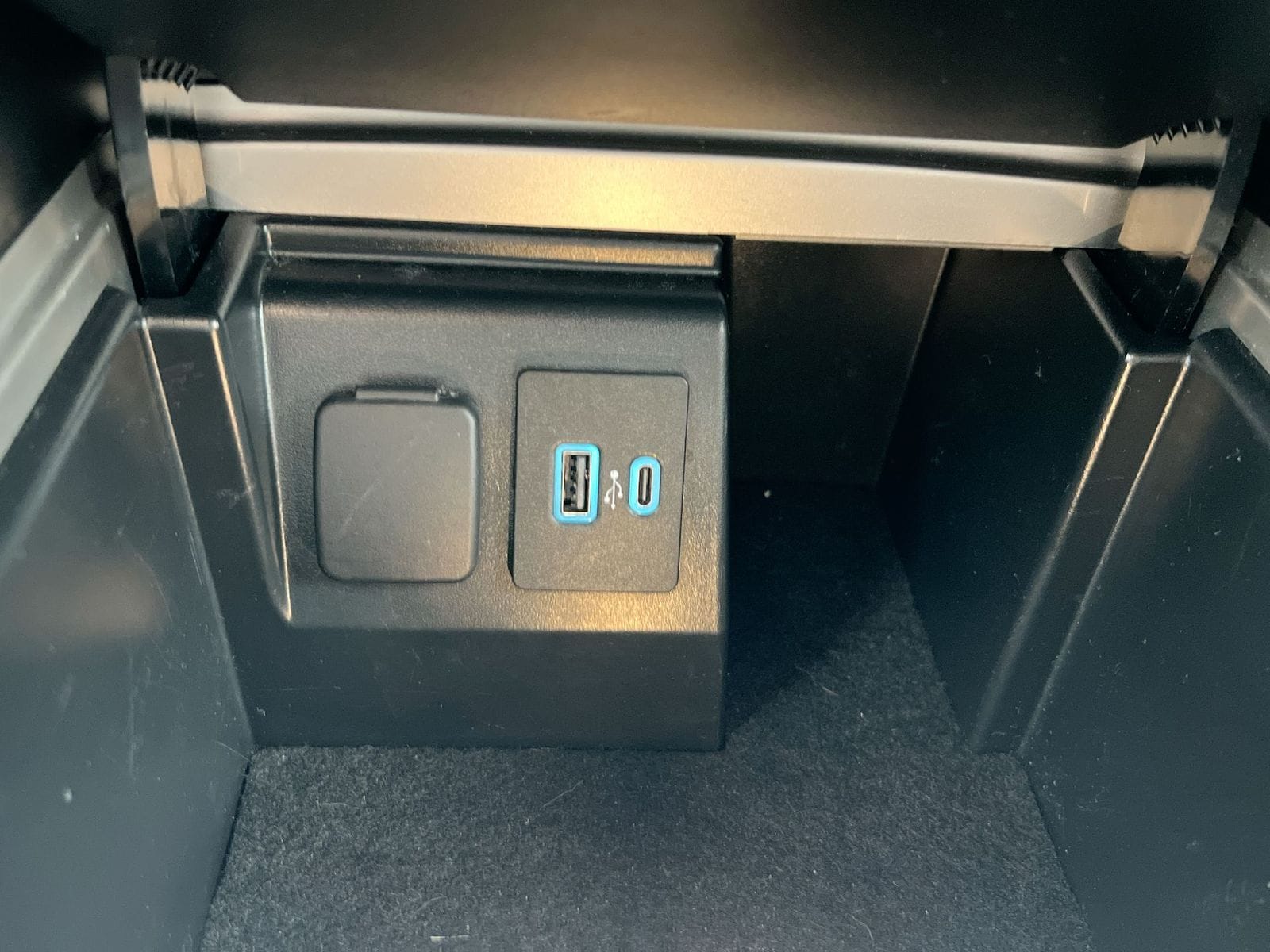 Thumbnail: 2022 Ford Explorer - 30