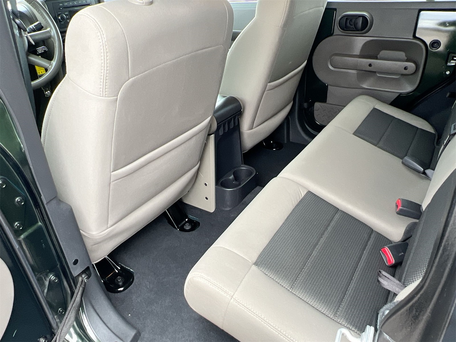 Thumbnail: 2010 Jeep Wrangler - 19