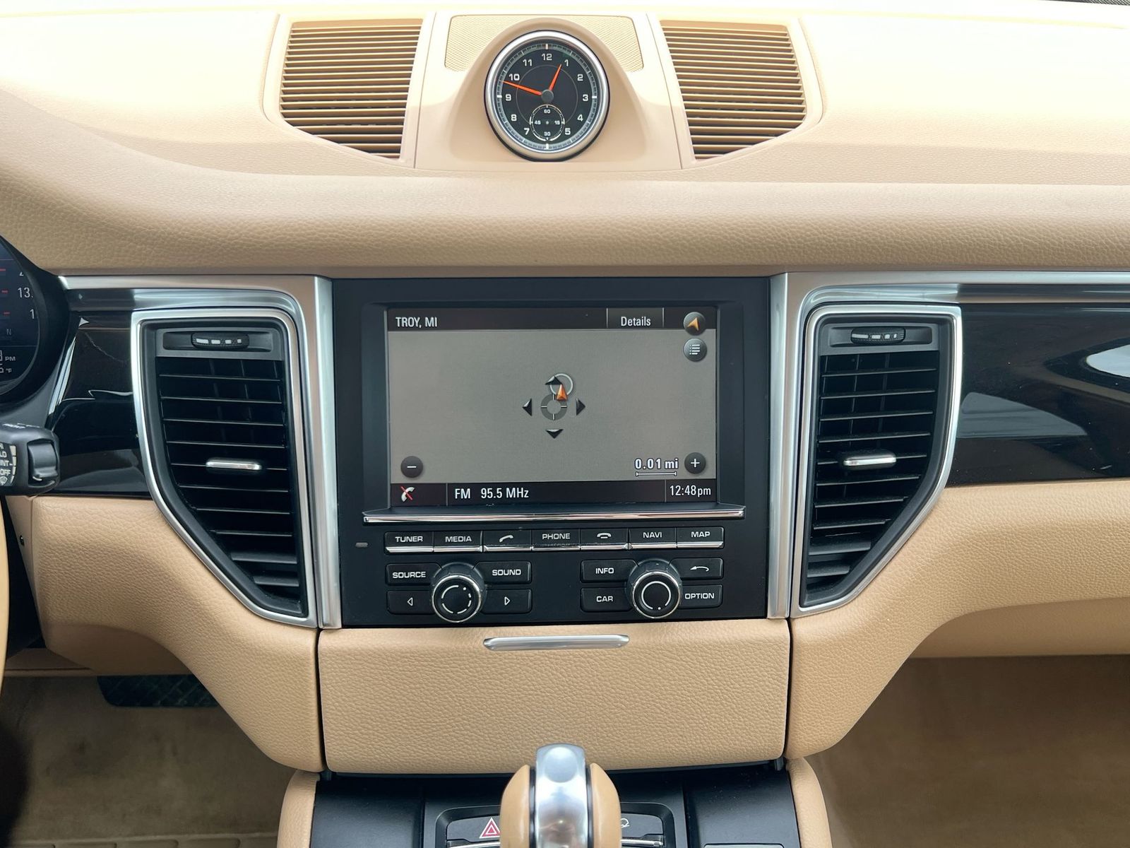 Thumbnail: 2015 Porsche Macan - 27