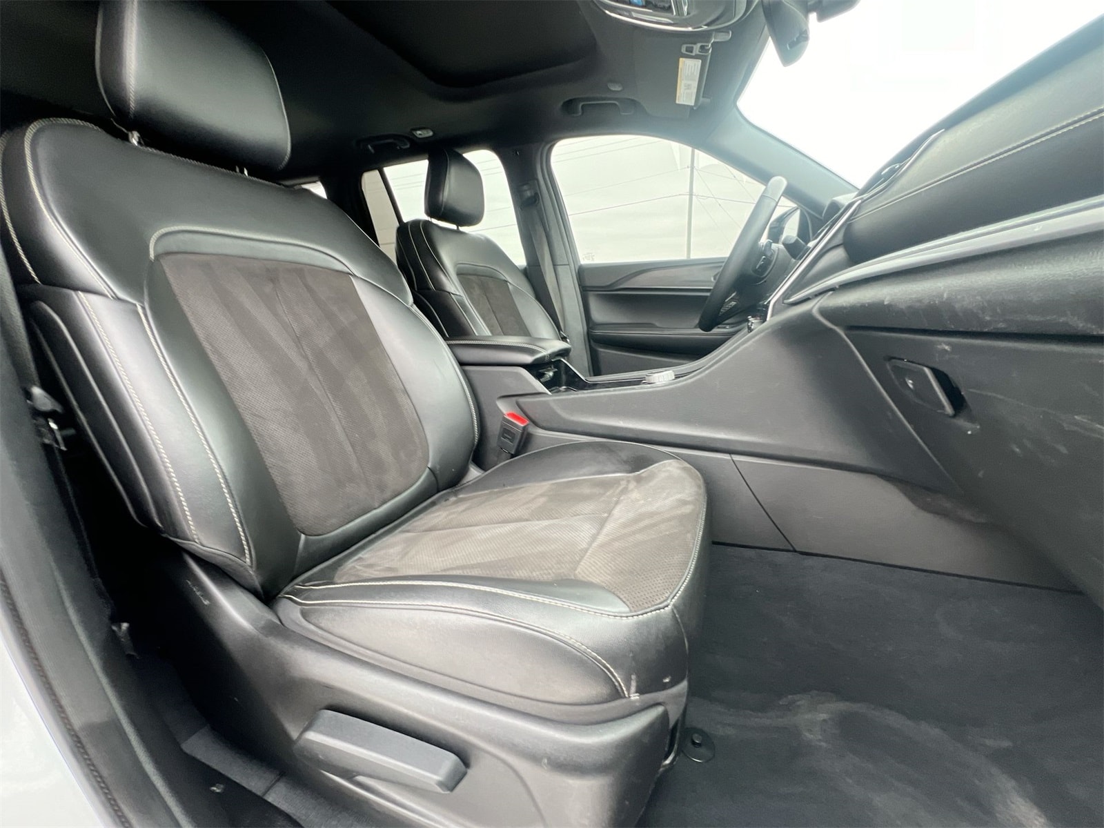 Thumbnail: 2023 Jeep Grand Cherokee - 21