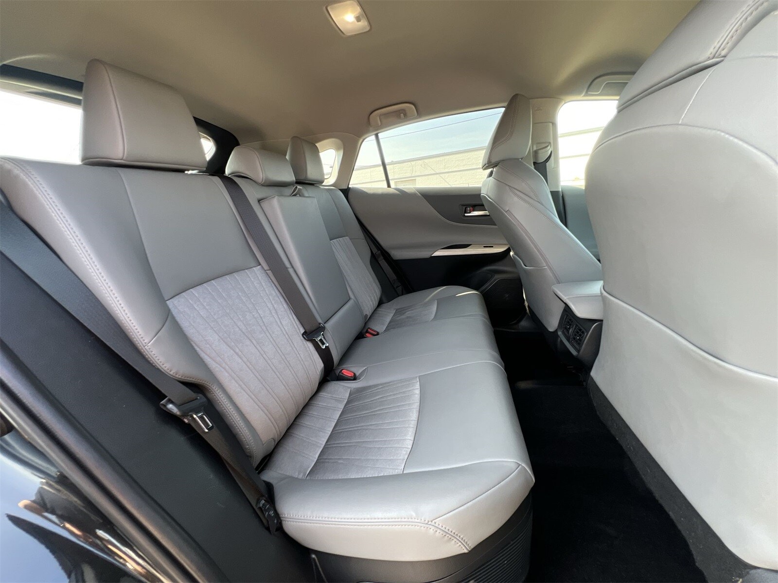 Thumbnail: 2021 Toyota Venza - 21