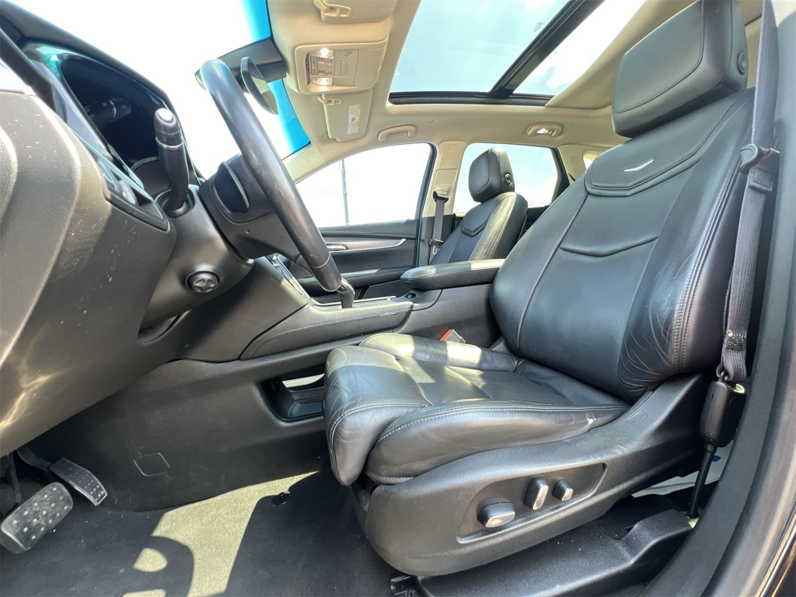Thumbnail: 2017 Cadillac XT5 - 17