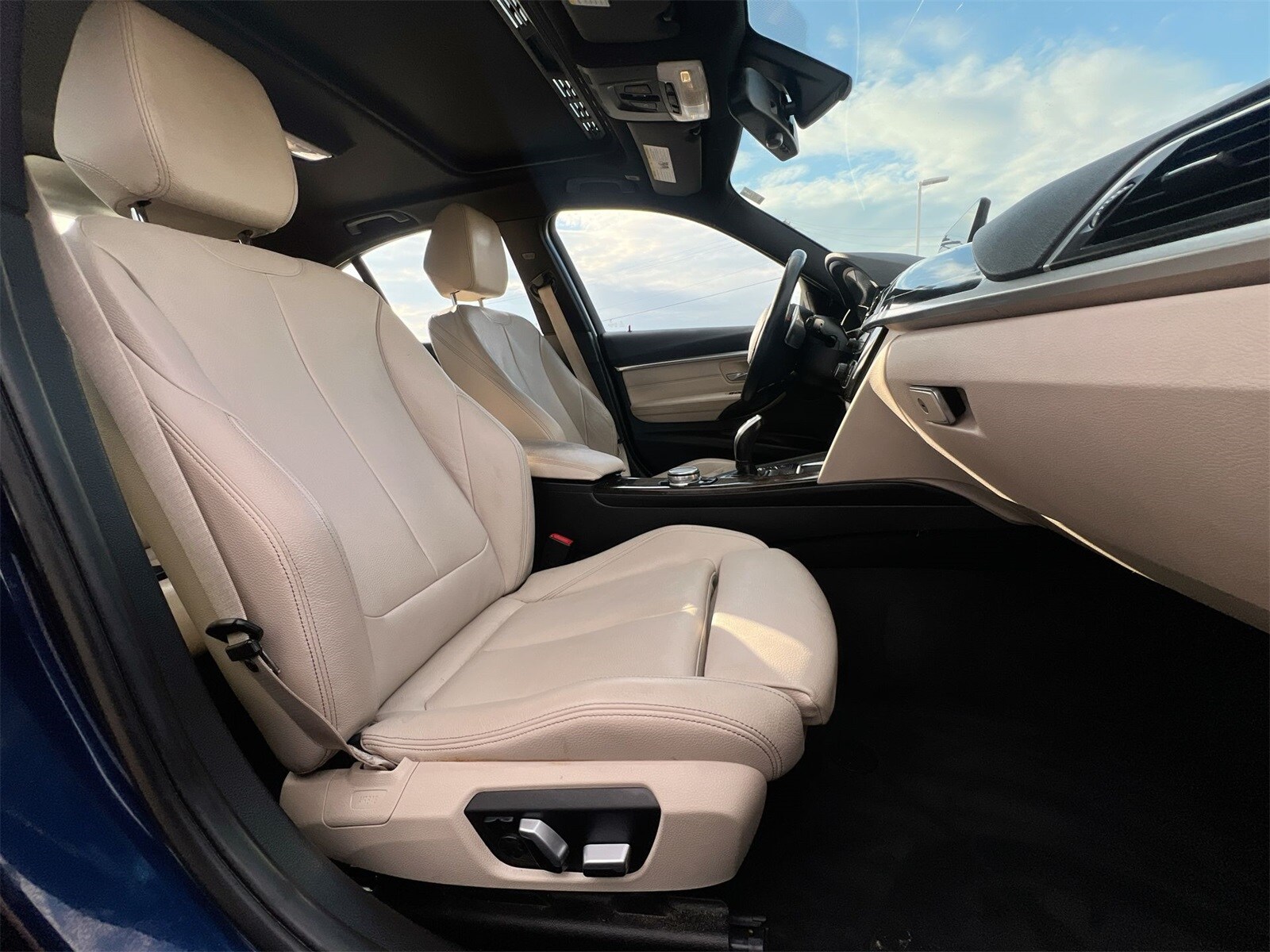 Thumbnail: 2017 BMW 3 Series - 23