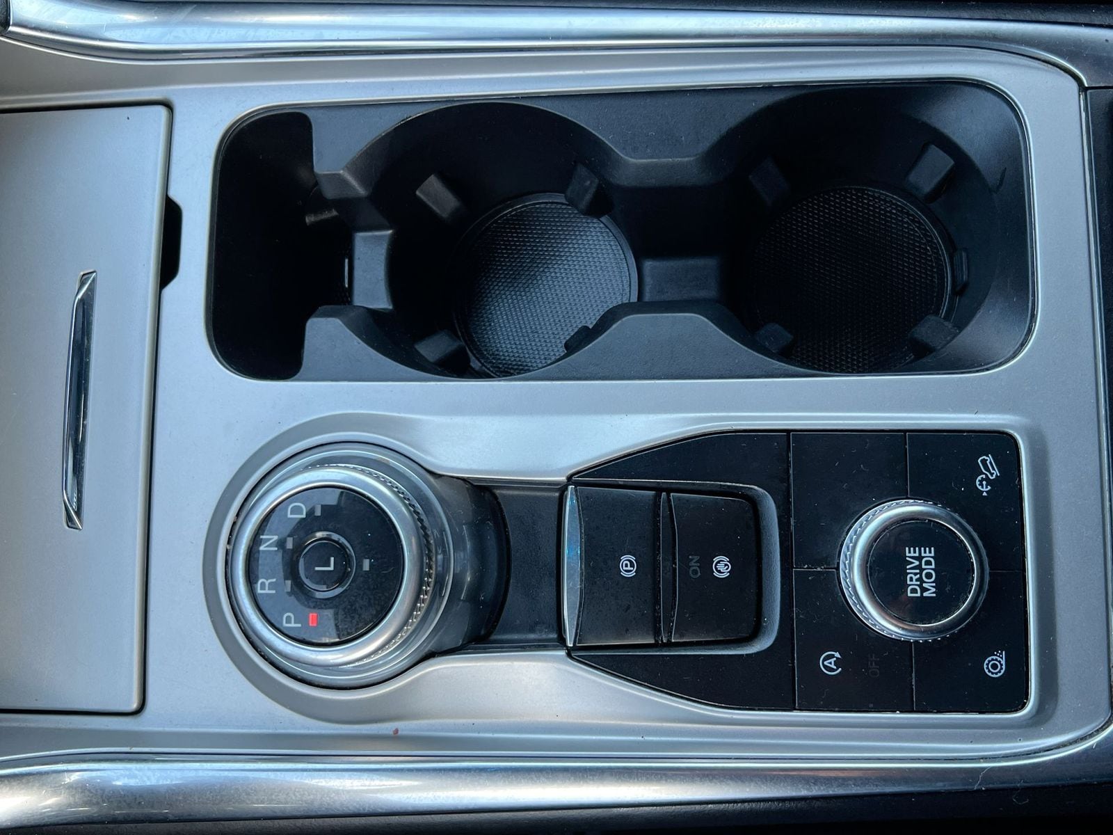 Thumbnail: 2022 Ford Explorer - 31