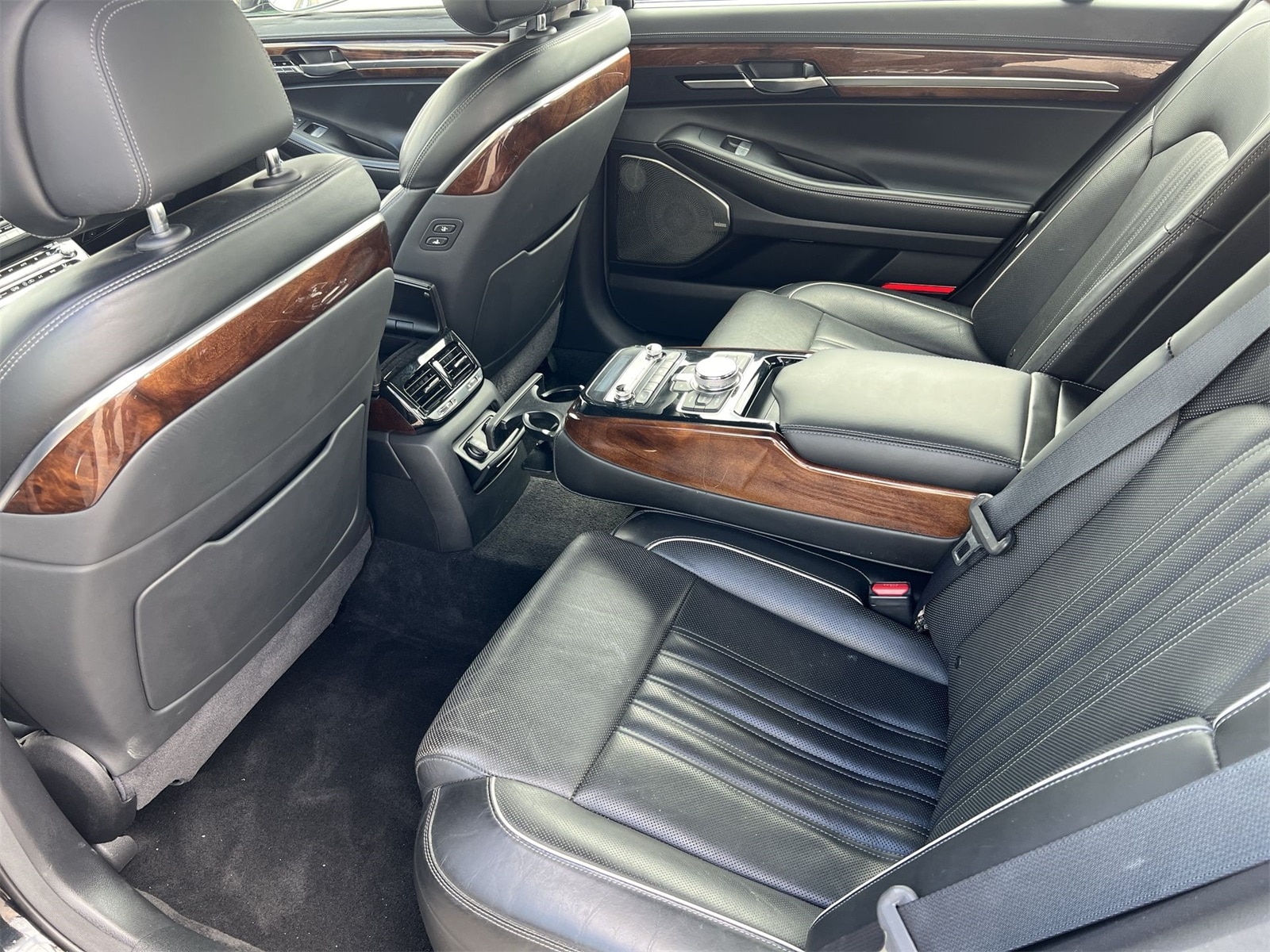 Thumbnail: 2017 Genesis G90 - 19