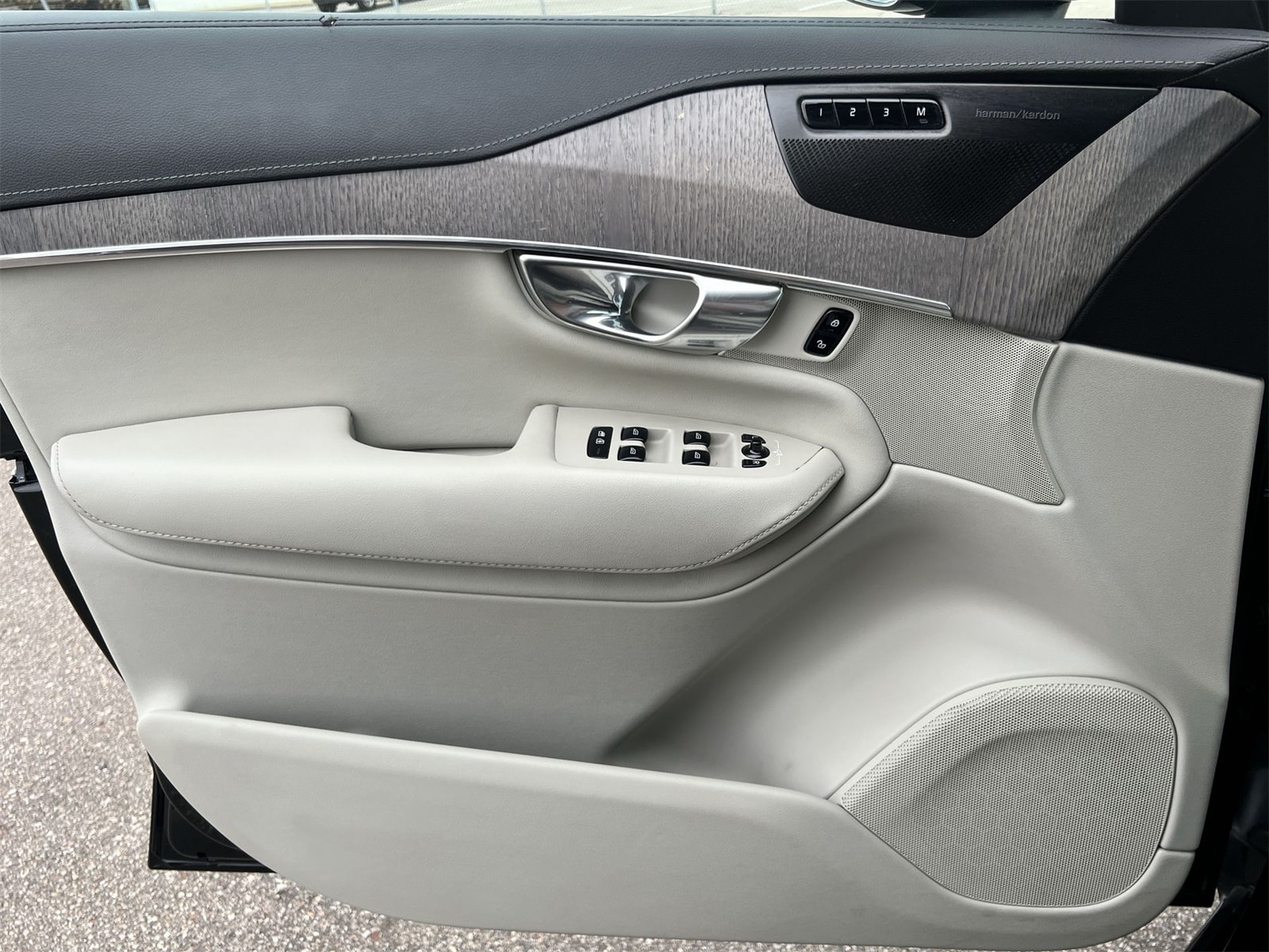 Thumbnail: 2022 Volvo XC90 - 30