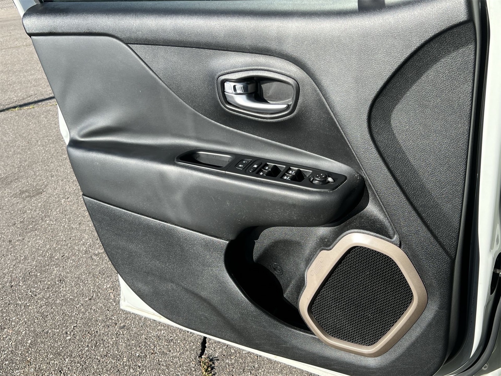 Thumbnail: 2015 Jeep Renegade - 28