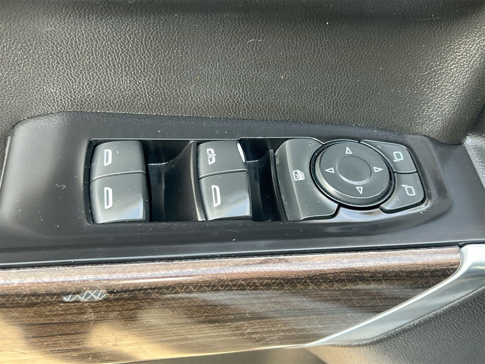 Thumbnail: 2019 Chevrolet Silverado 1500 - 18