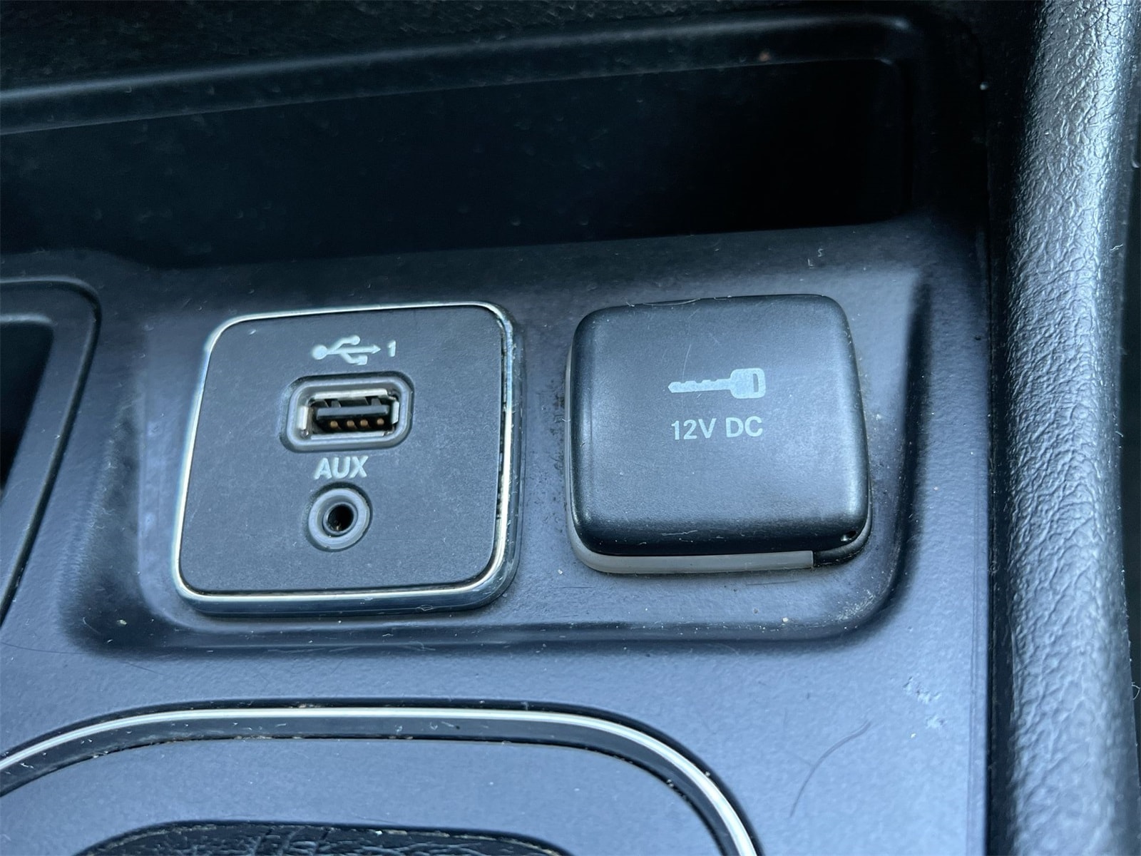 Thumbnail: 2019 Jeep Cherokee - 31