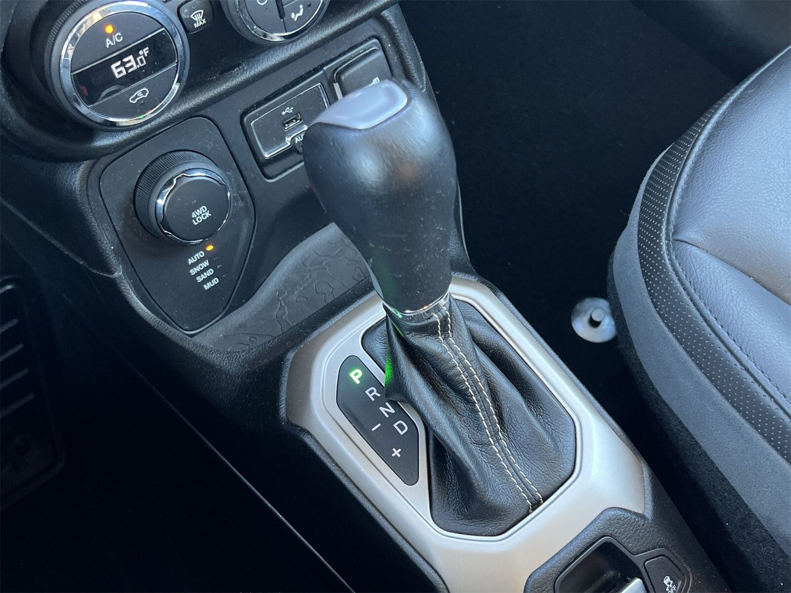 Thumbnail: 2015 Jeep Renegade - 30