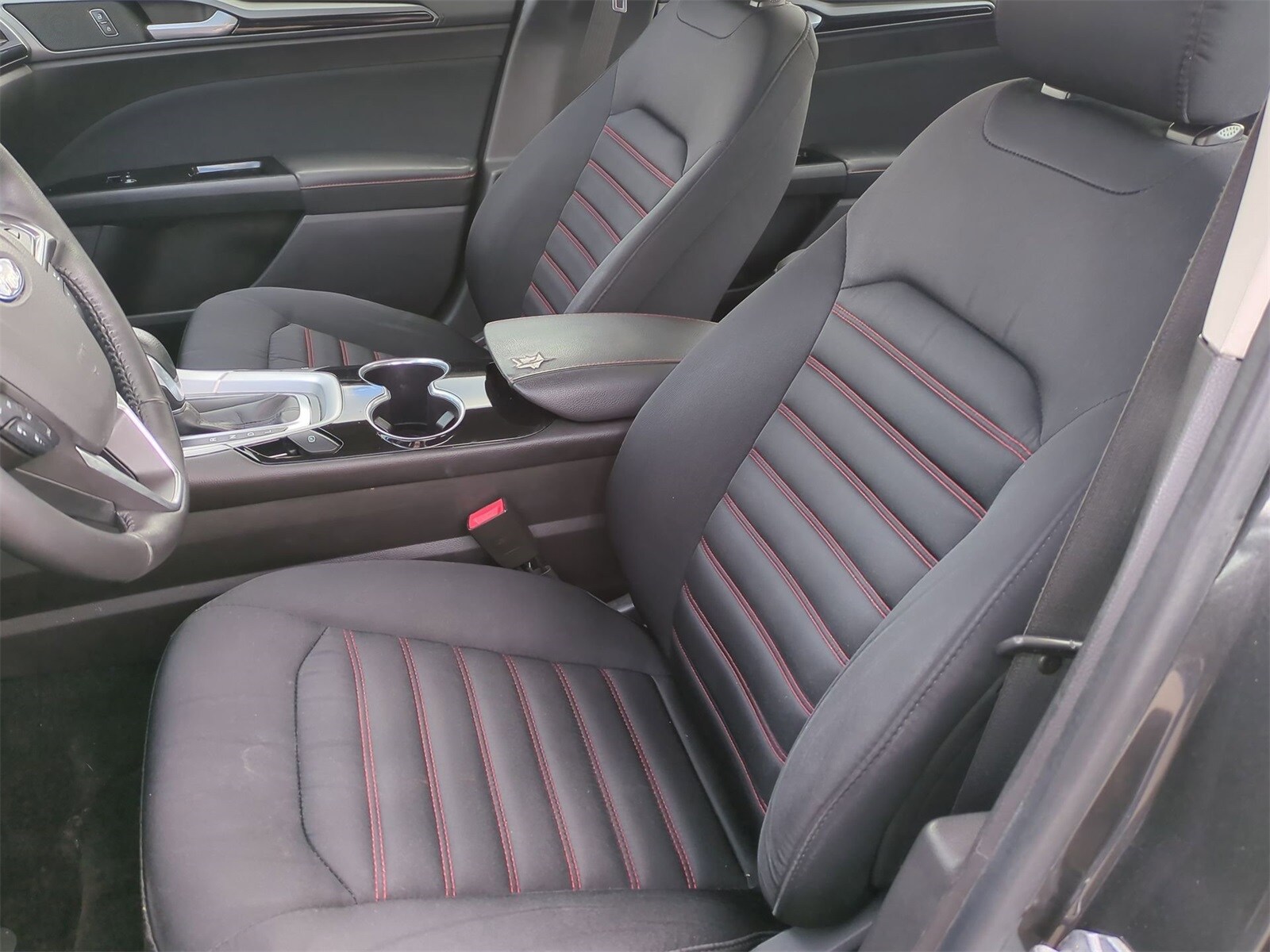 Thumbnail: 2016 Ford Fusion - 16