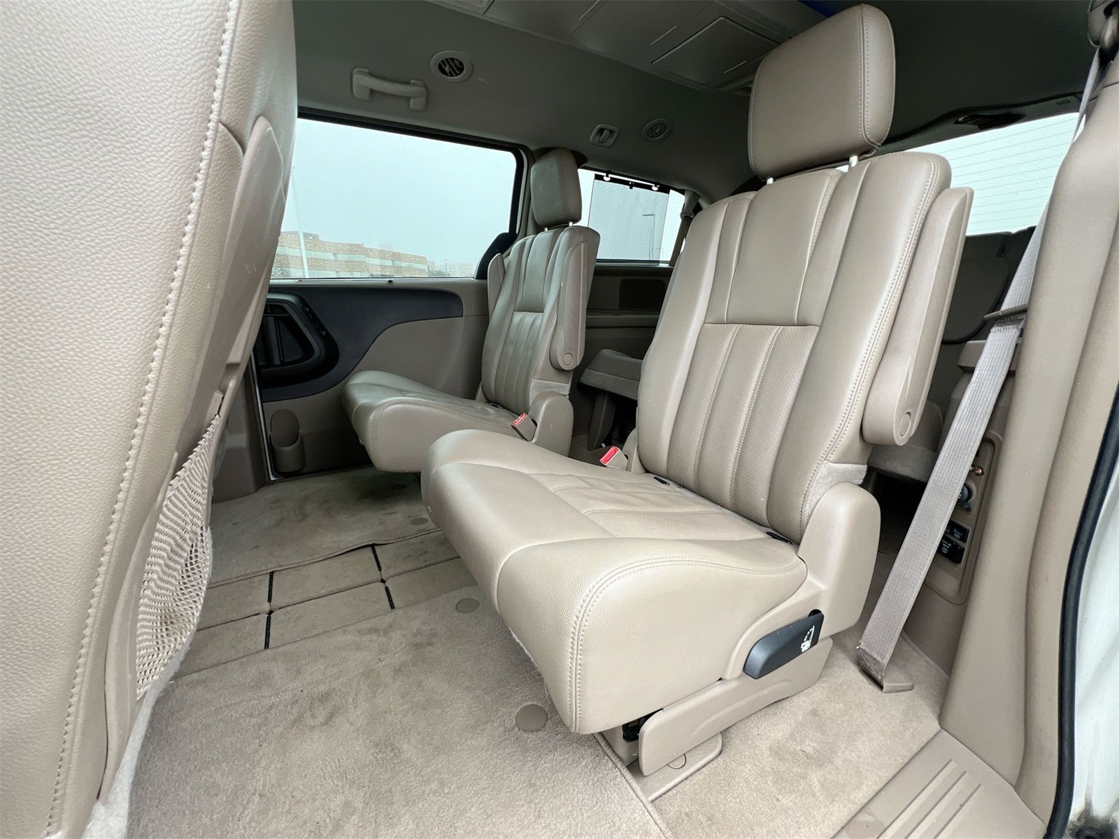 Thumbnail: 2013 Chrysler Town & Country - 19