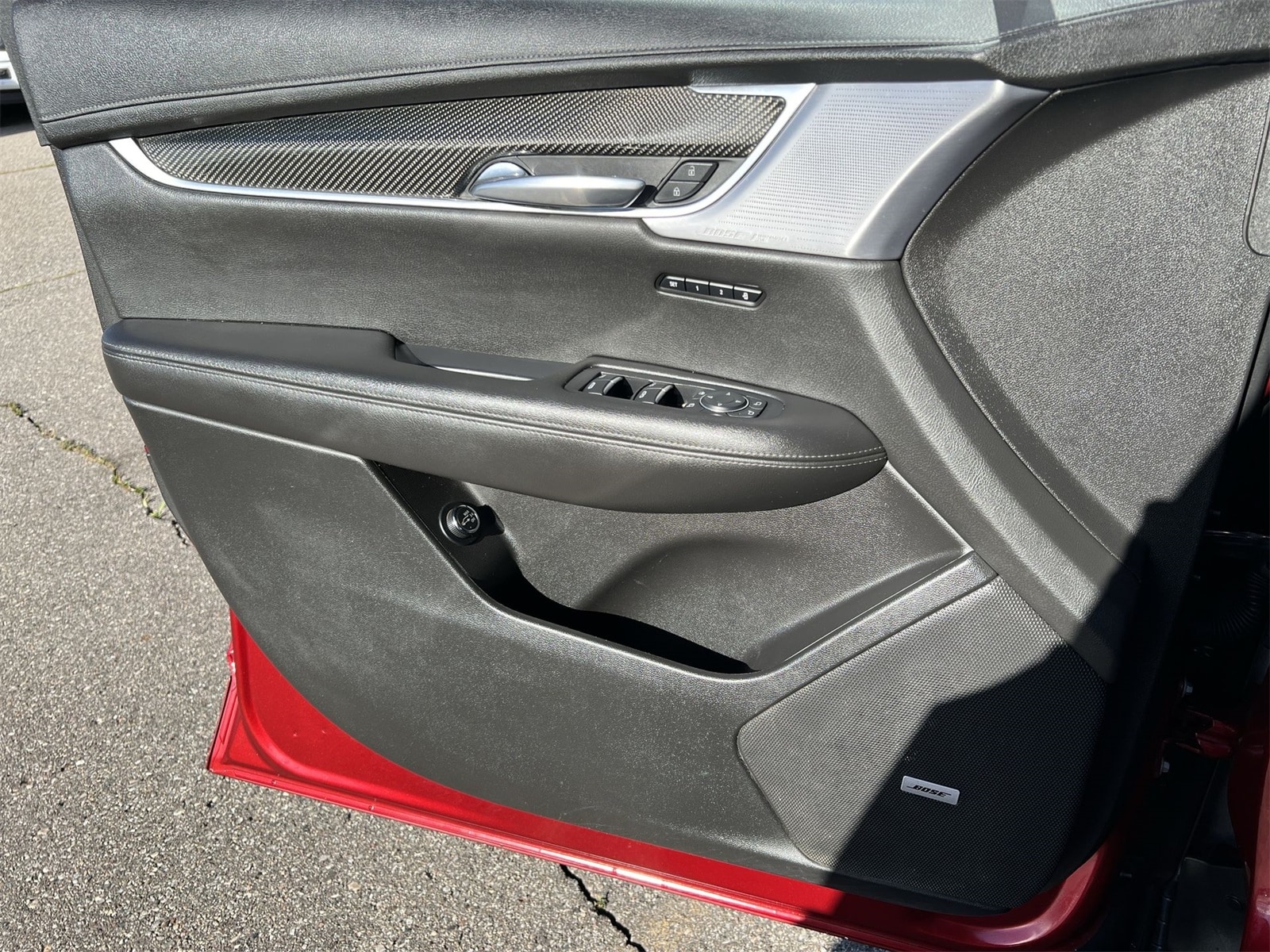 Thumbnail: 2022 Cadillac XT6 - 31