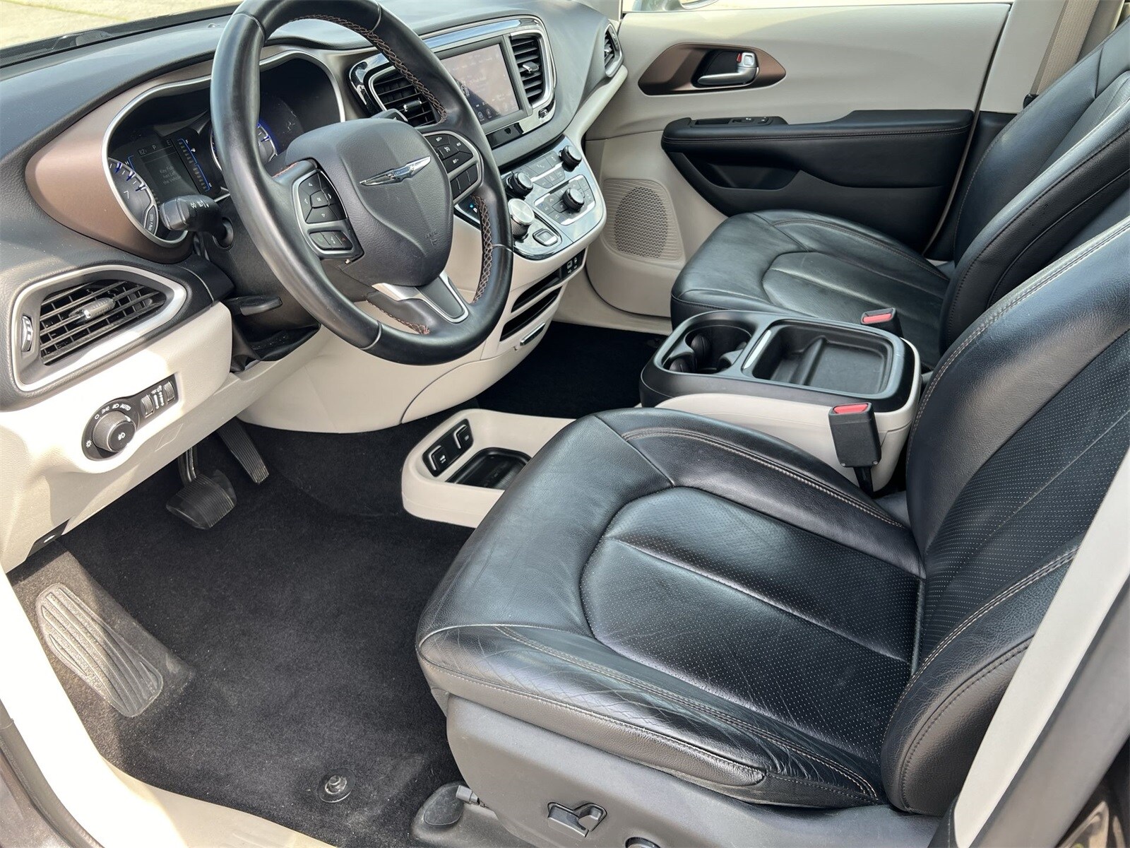 Thumbnail: 2018 Chrysler Pacifica - 10