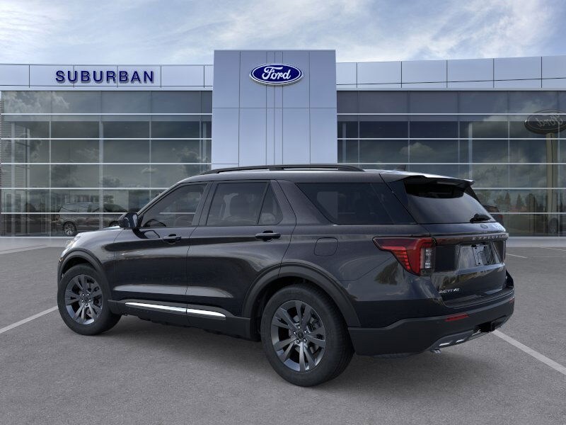 2025 Ford Explorer photo 2
