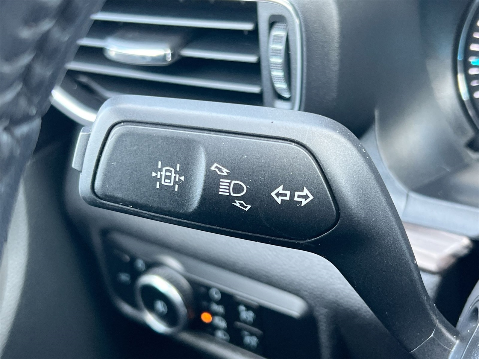 Thumbnail: 2023 Ford Explorer - 27