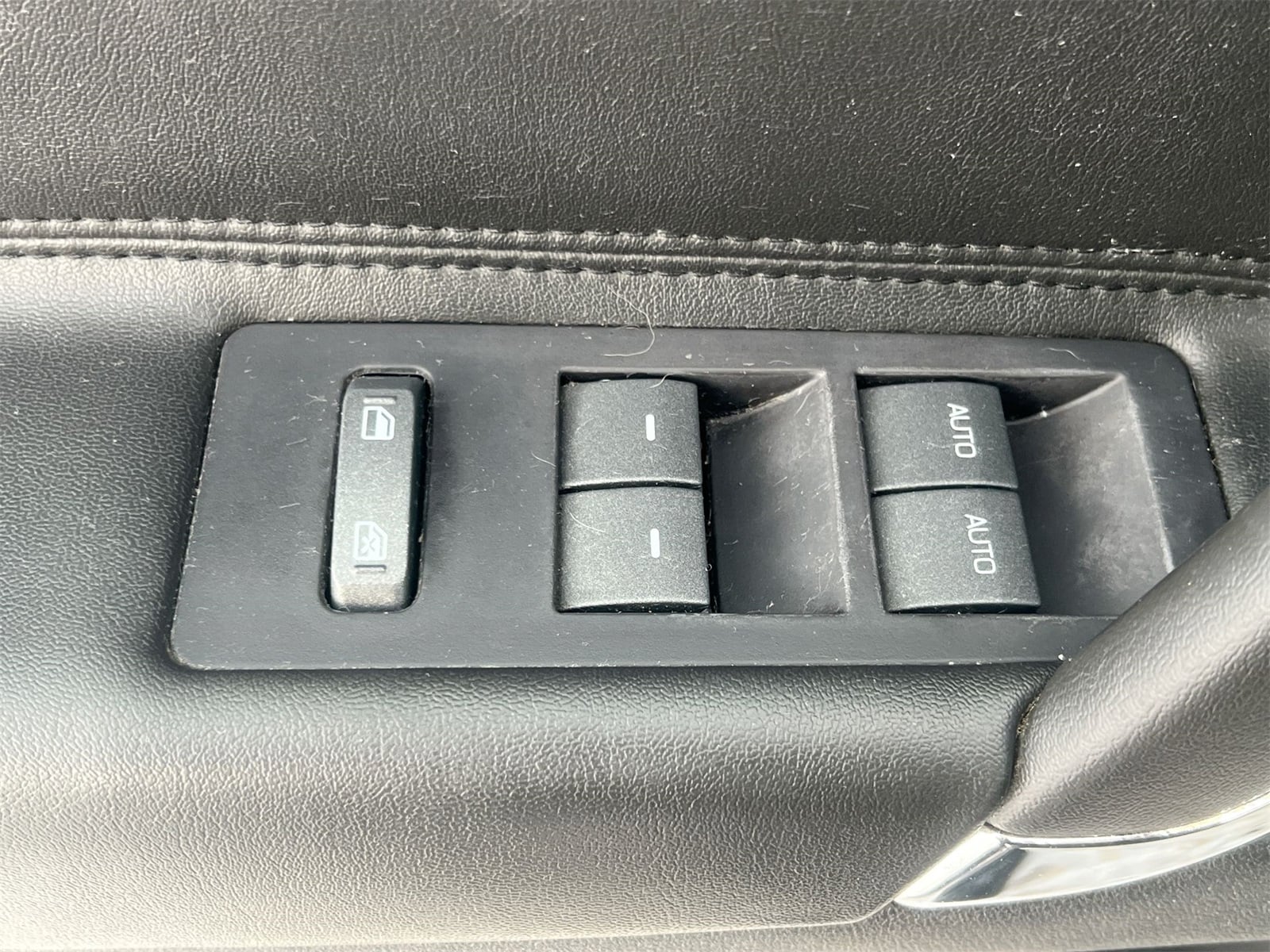 Thumbnail: 2012 Lincoln MKZ - 17