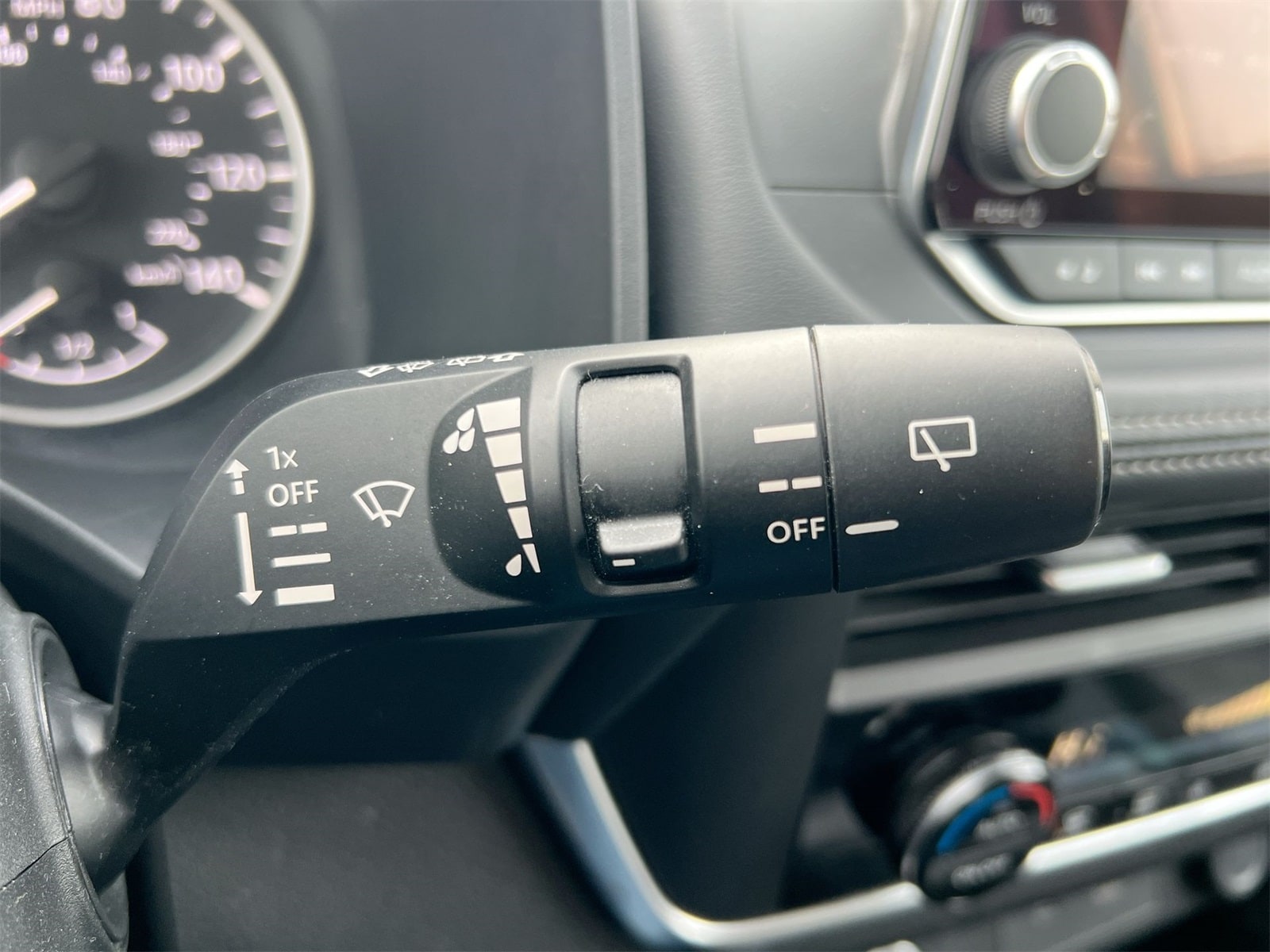 Thumbnail: 2023 Nissan Rogue - 25