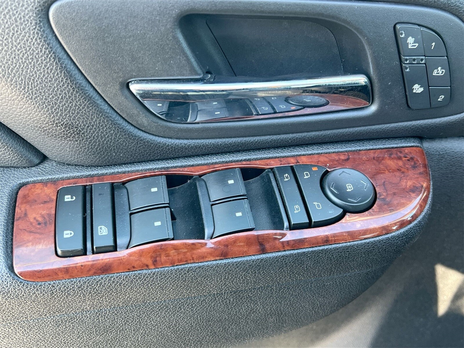 Thumbnail: 2012 GMC Yukon - 17