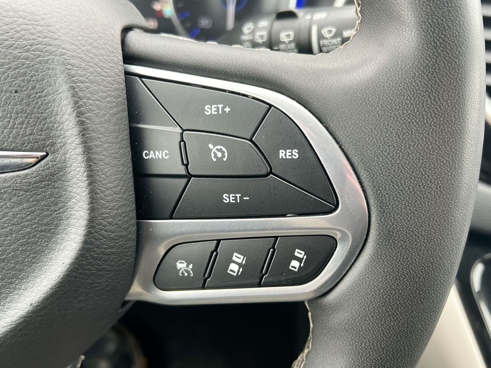 Thumbnail: 2023 Chrysler Pacifica - 24