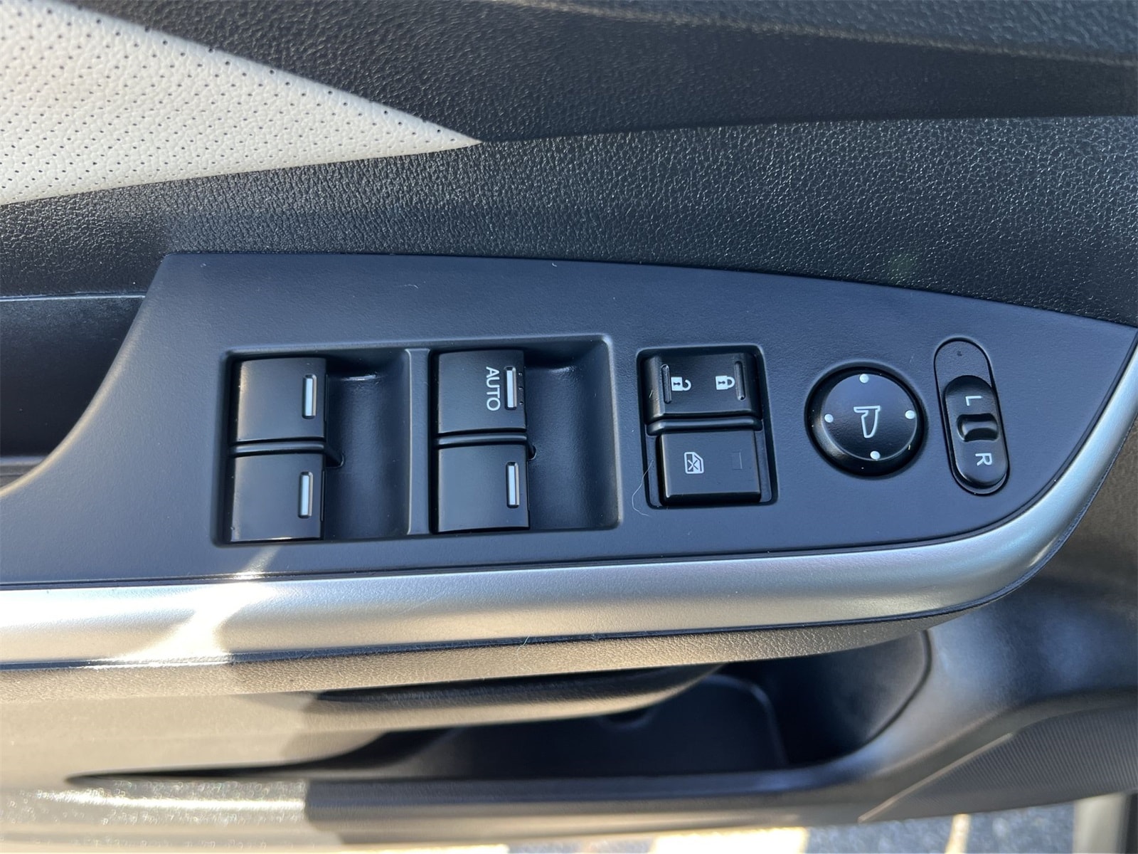 Thumbnail: 2016 Honda CR-V - 18