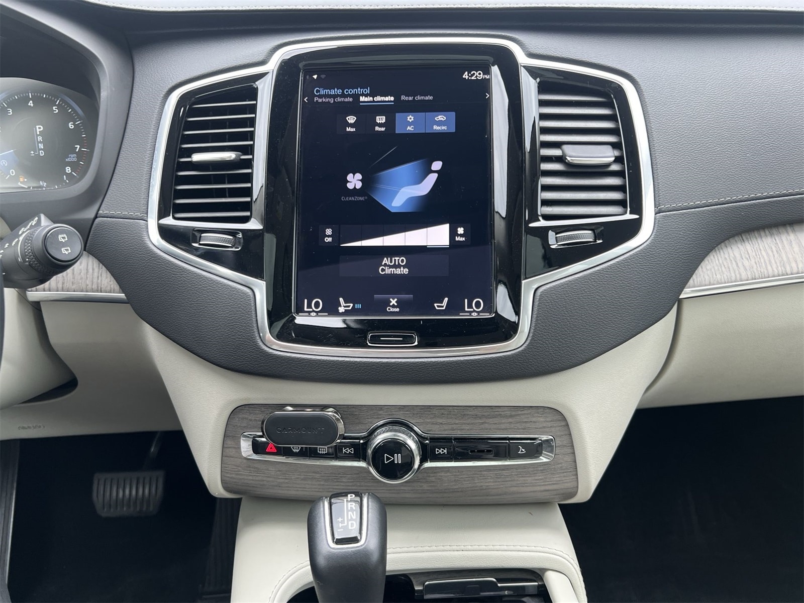 Thumbnail: 2022 Volvo XC90 - 28