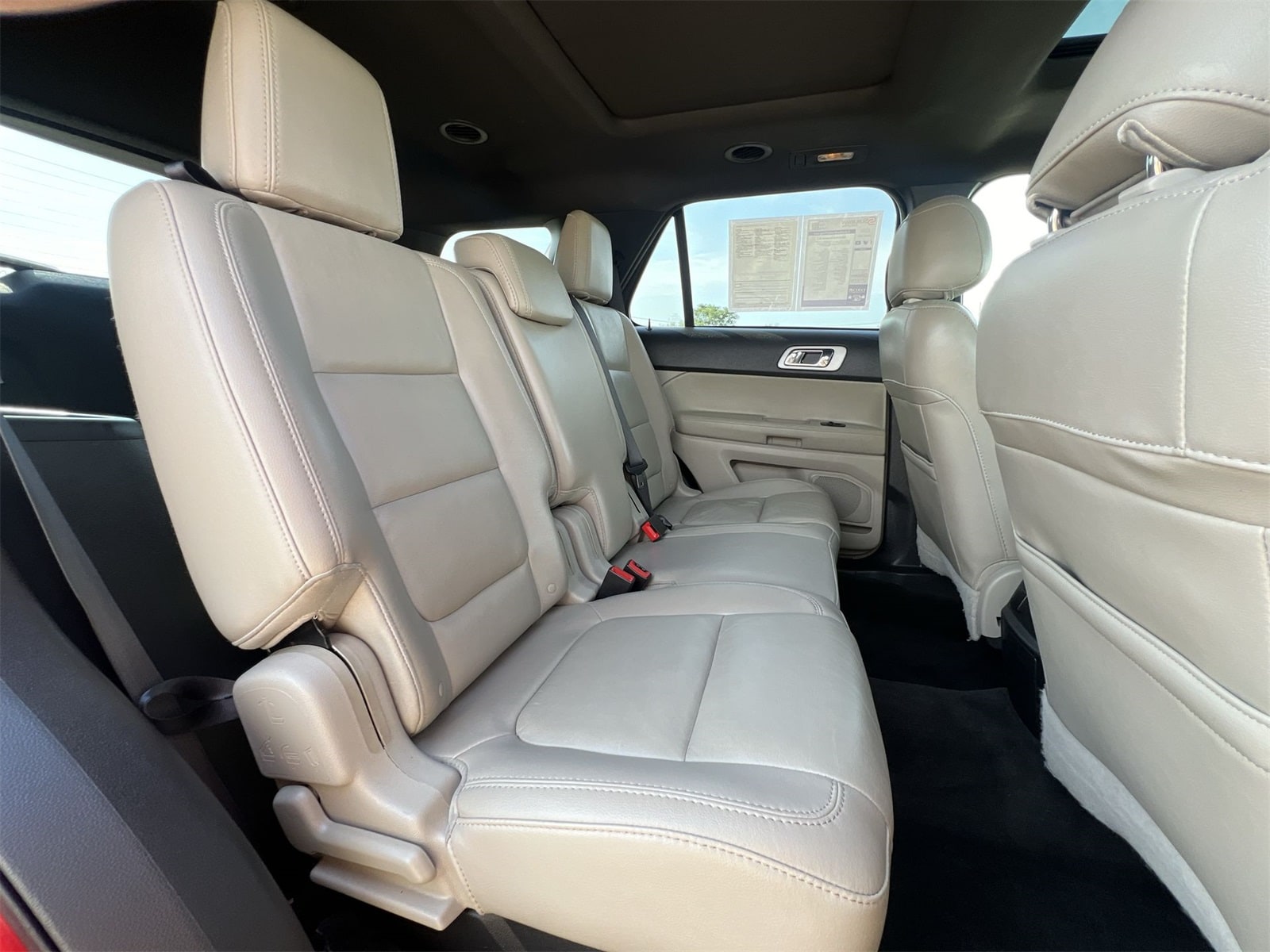 Thumbnail: 2015 Ford Explorer - 21