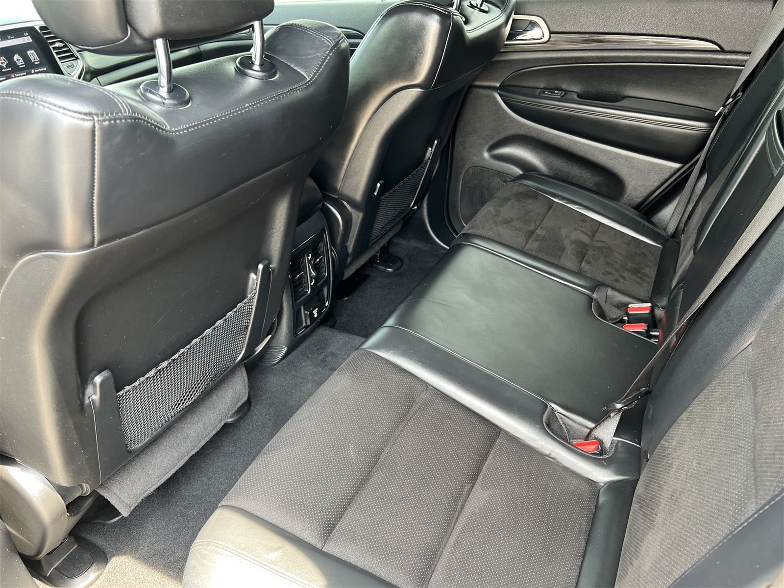 2020 Jeep Grand Cherokee Altitude 19