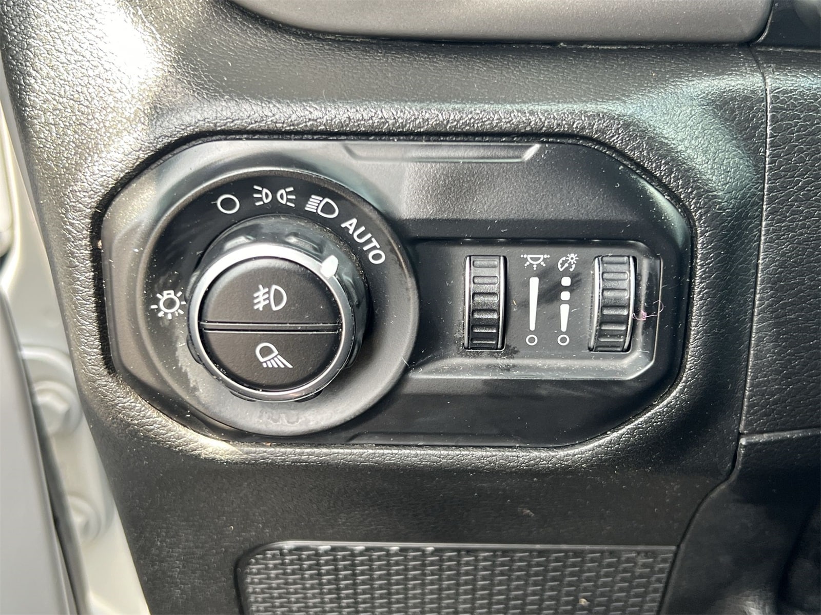 Thumbnail: 2020 Jeep Gladiator - 18