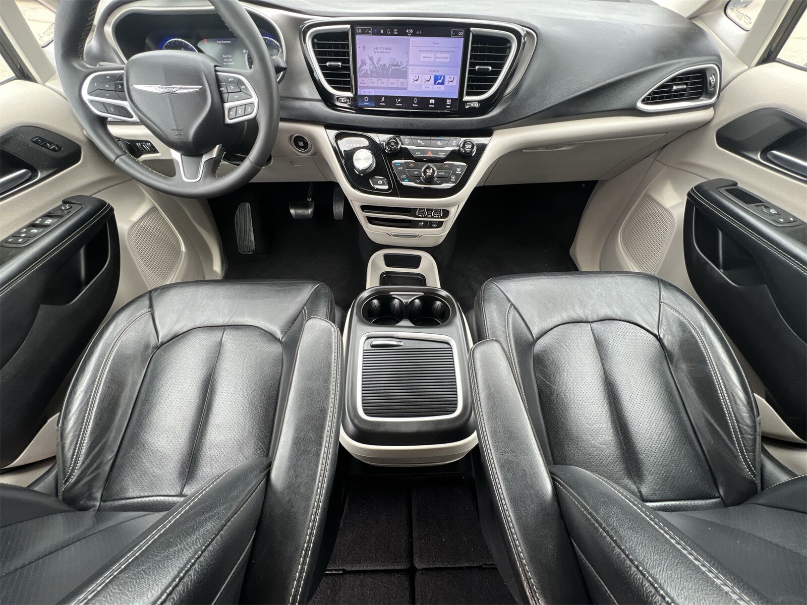 Thumbnail: 2022 Chrysler Pacifica - 16