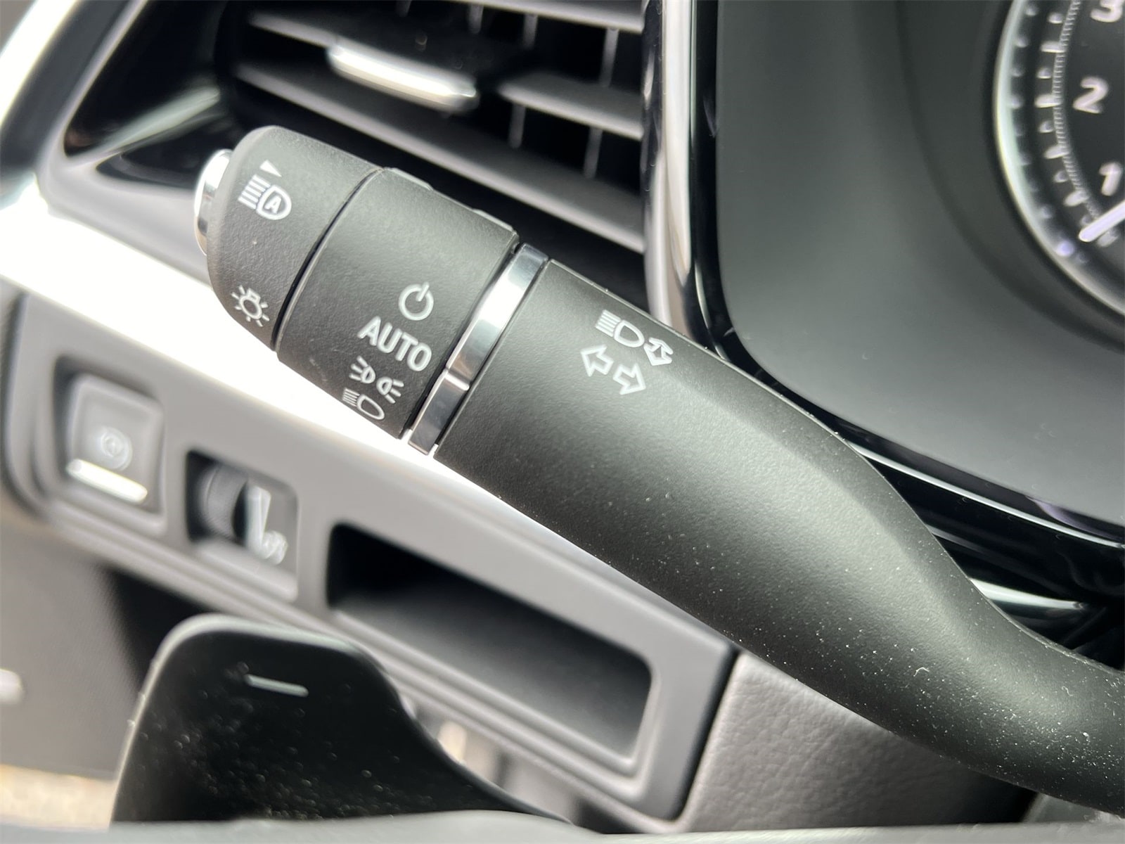 Thumbnail: 2025 Cadillac XT6 - 27