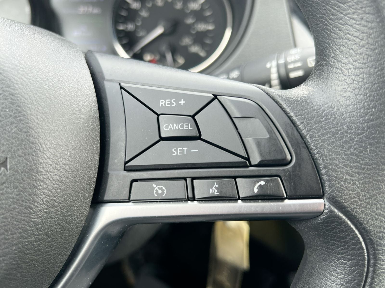 Thumbnail: 2018 Nissan Rogue - 24