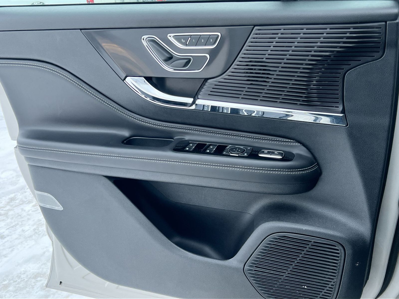 Thumbnail: 2022 Lincoln Corsair - 30