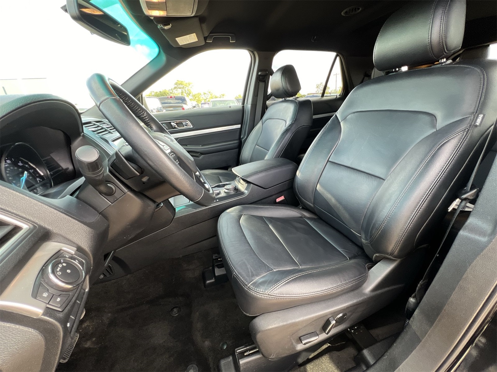 Thumbnail: 2016 Ford Explorer - 16