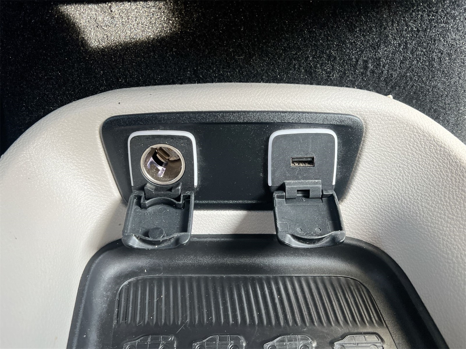 Thumbnail: 2019 Chrysler Pacifica - 32