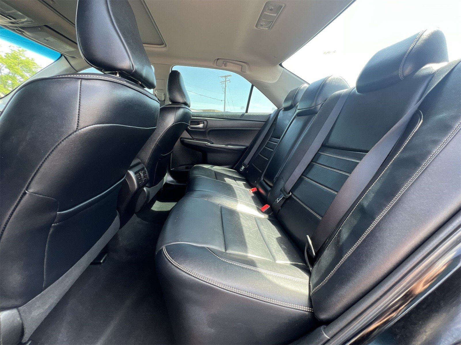 2016 Toyota Camry XLE 21