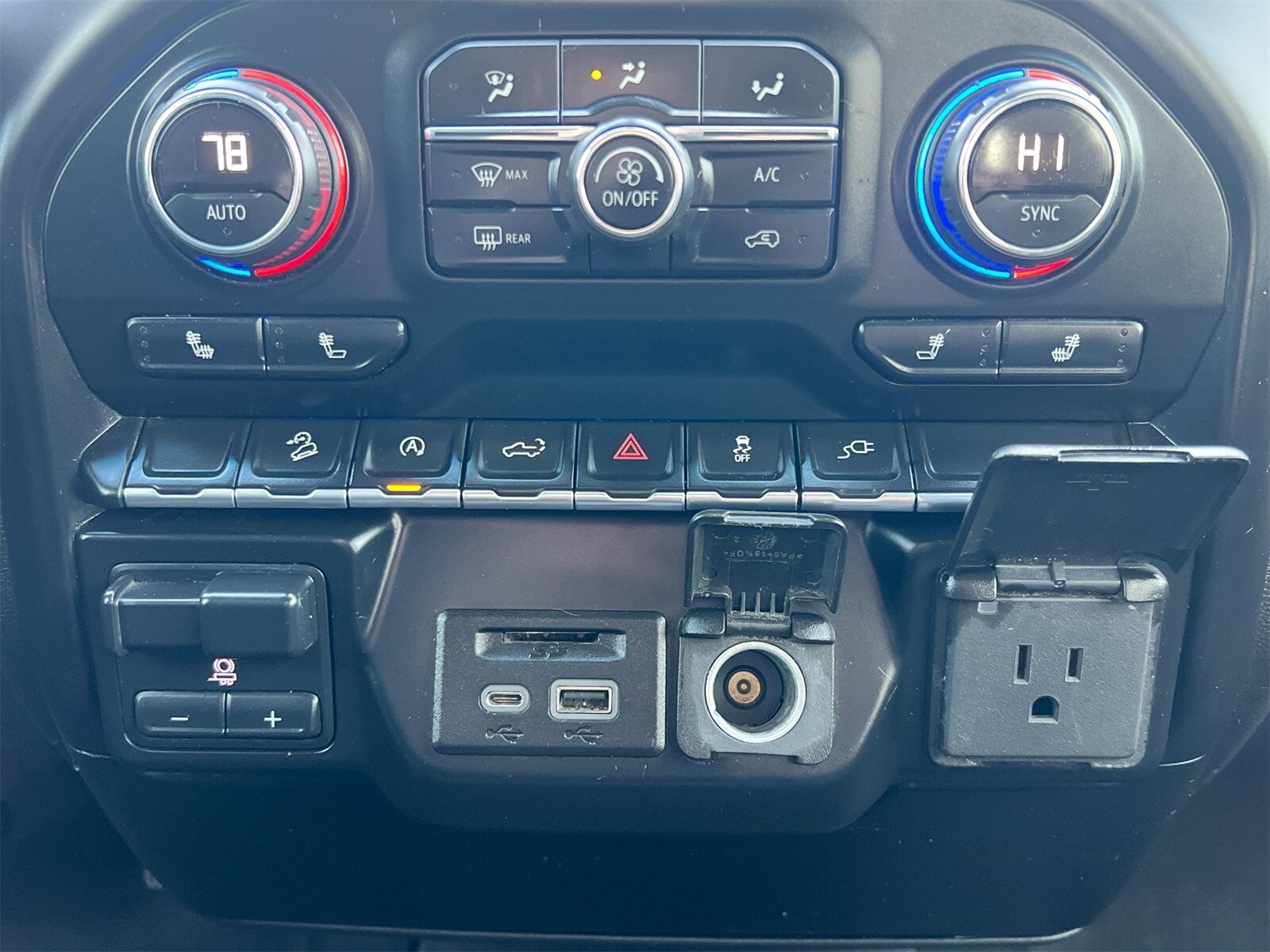 Thumbnail: 2019 Chevrolet Silverado 1500 - 30