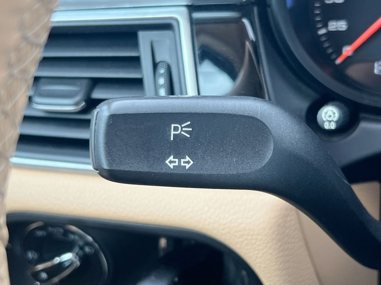 Thumbnail: 2015 Porsche Macan - 26