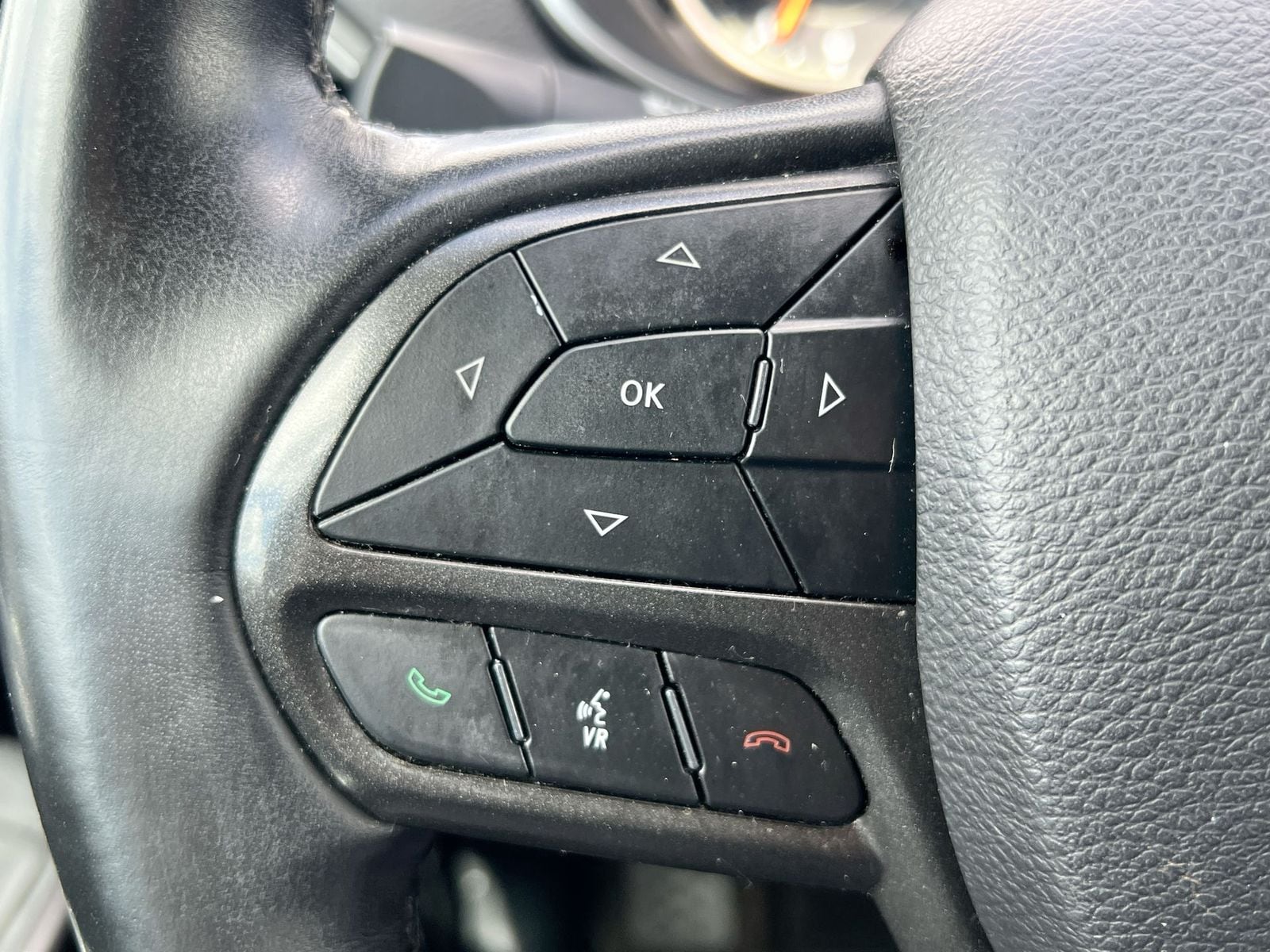 Thumbnail: 2019 Jeep Cherokee - 23
