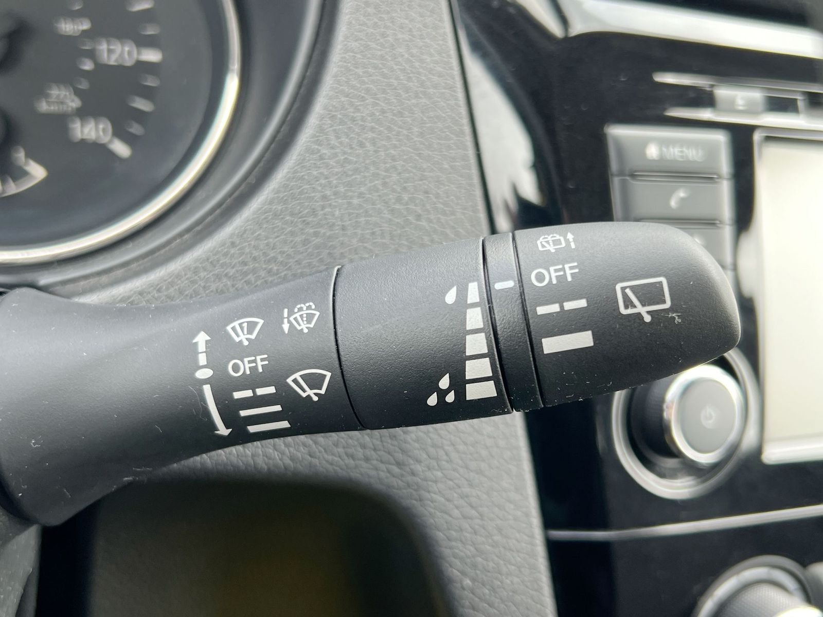 Thumbnail: 2018 Nissan Rogue - 25