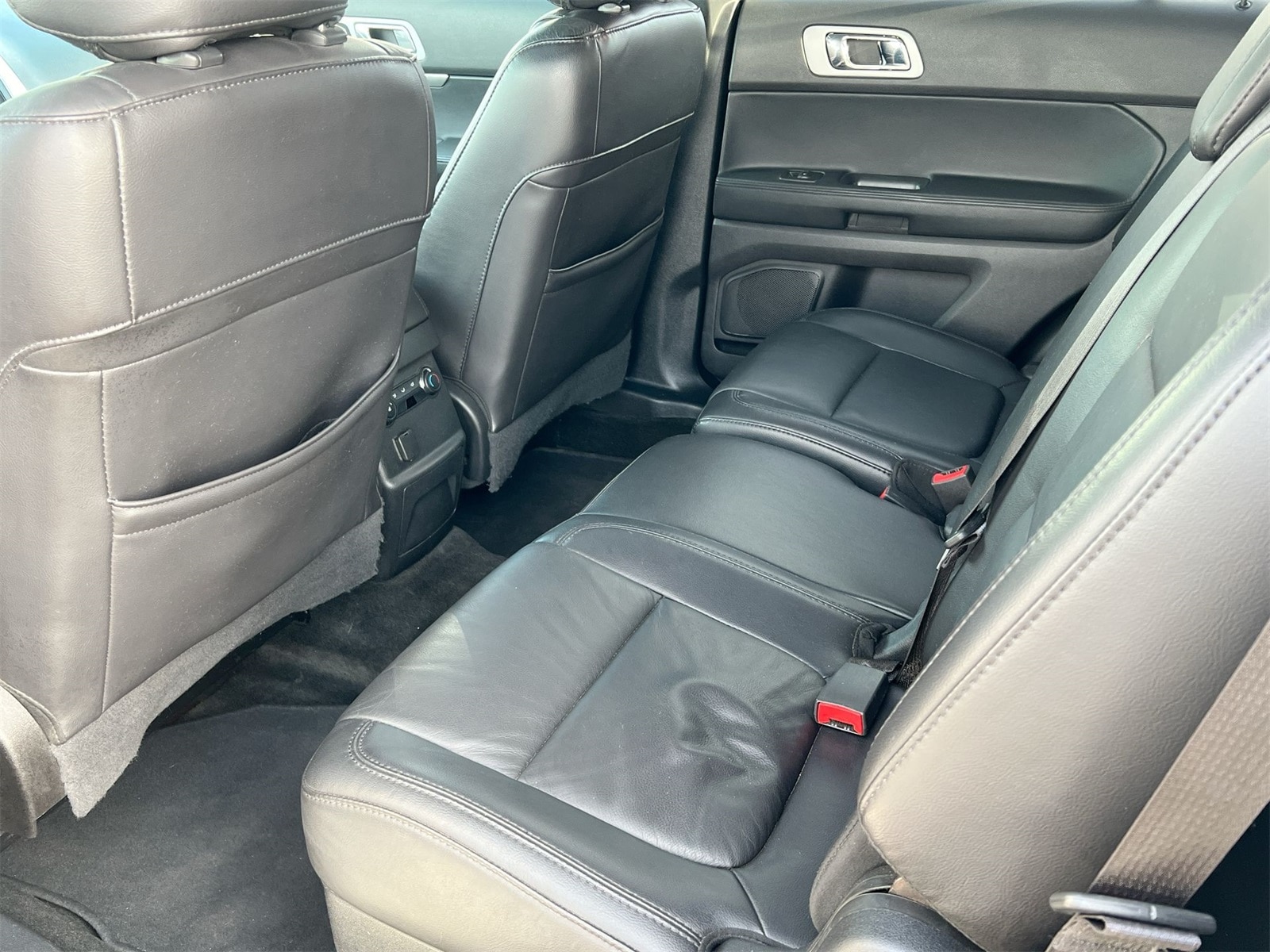 Thumbnail: 2015 Ford Explorer - 18