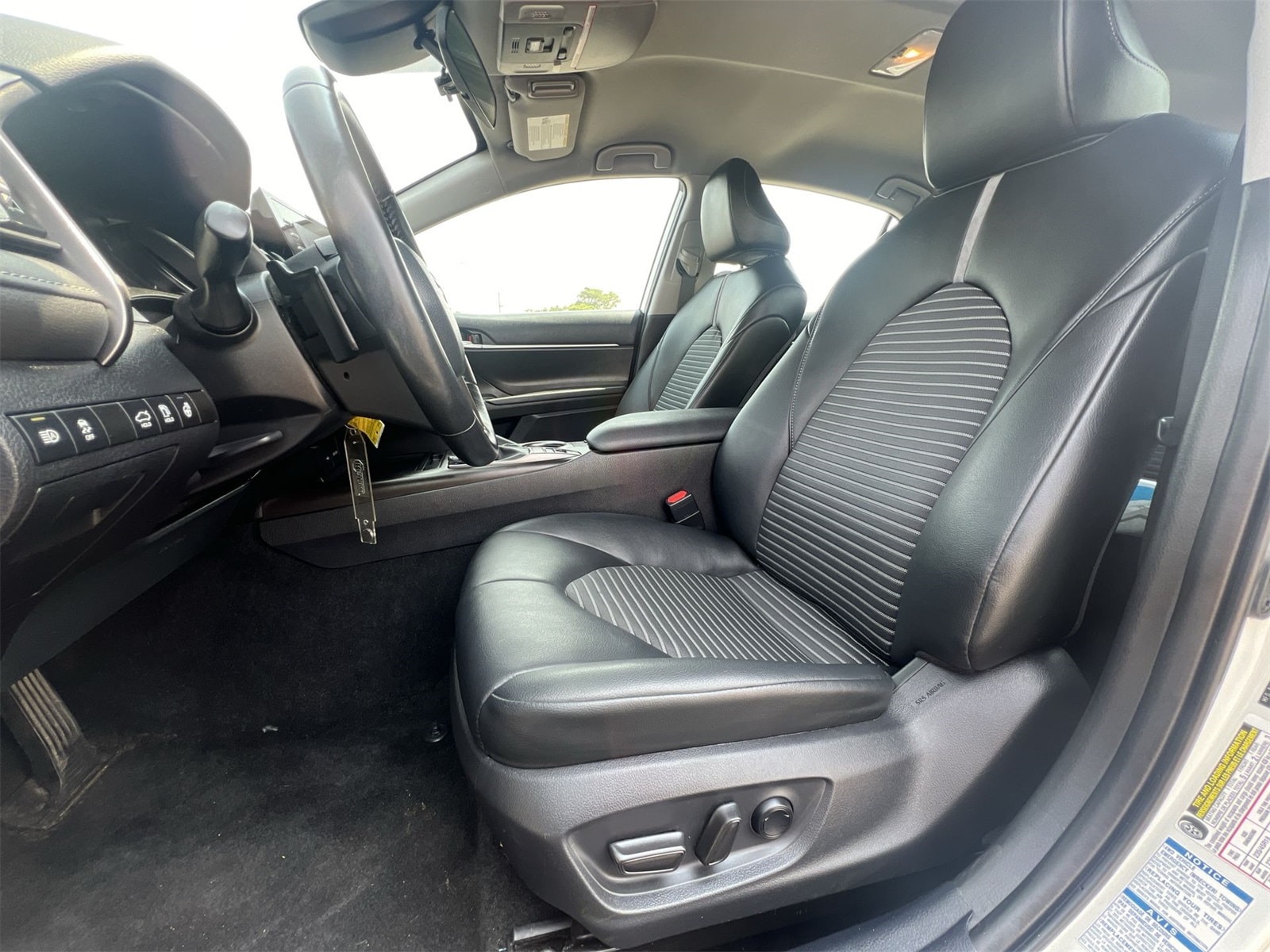 2022 Toyota Camry SE 17