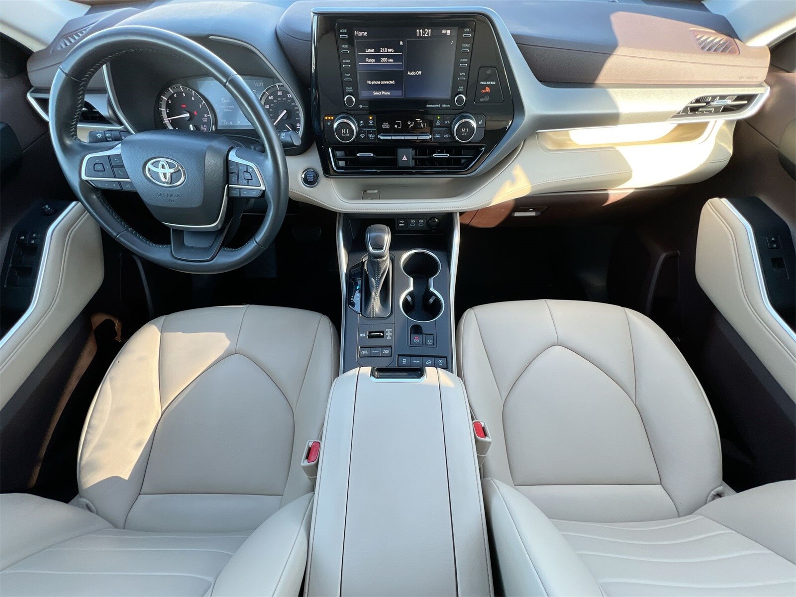 Thumbnail: 2022 Toyota Highlander - 16