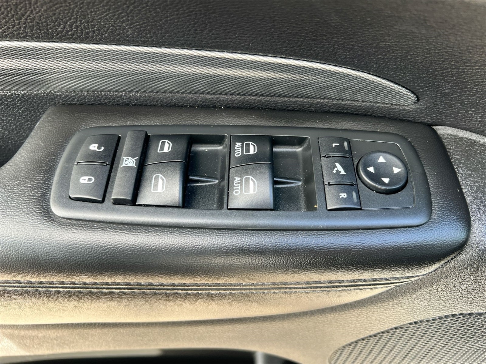 Thumbnail: 2019 Dodge Durango - 17