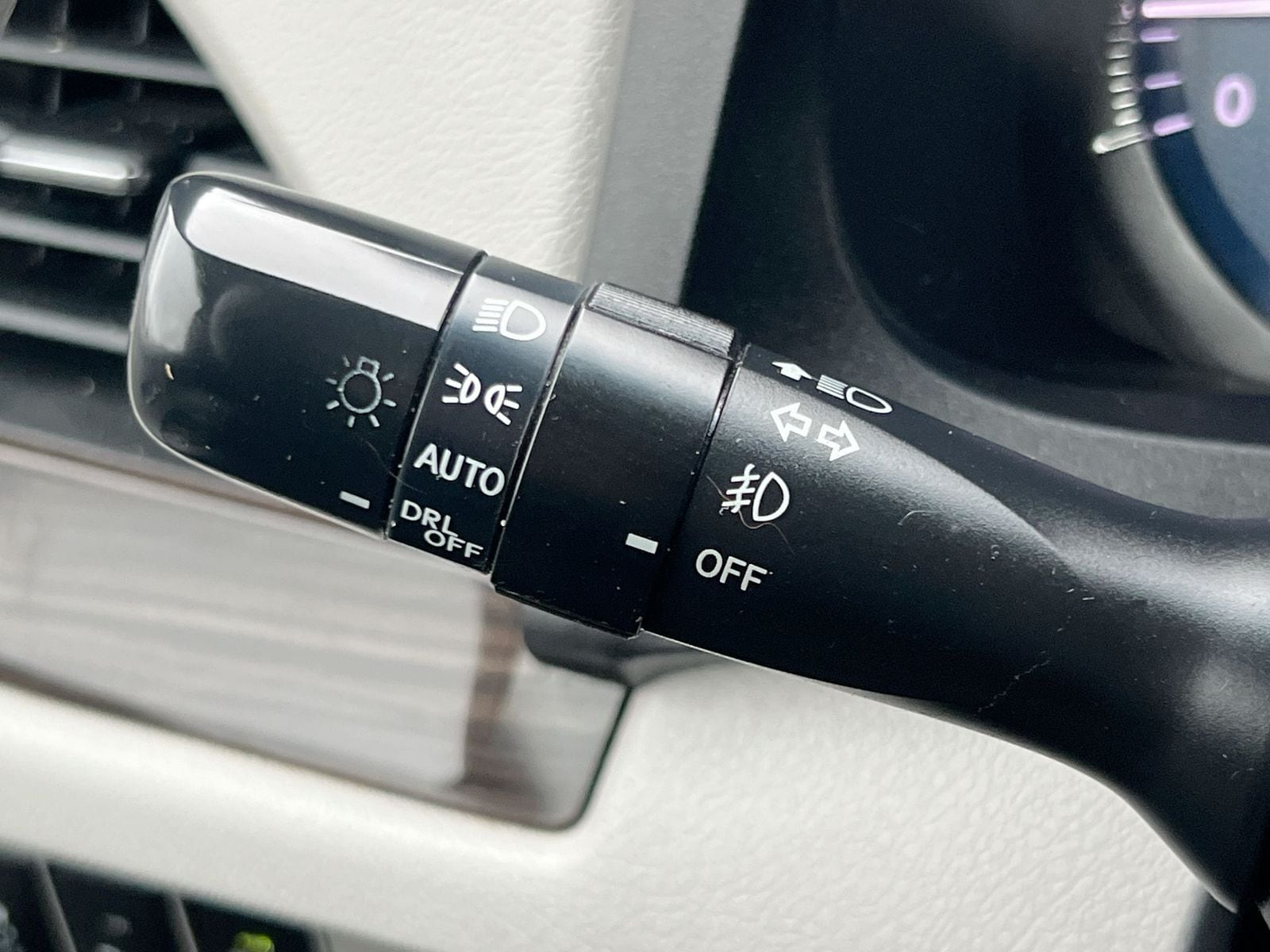 Thumbnail: 2015 Toyota Sienna - 26