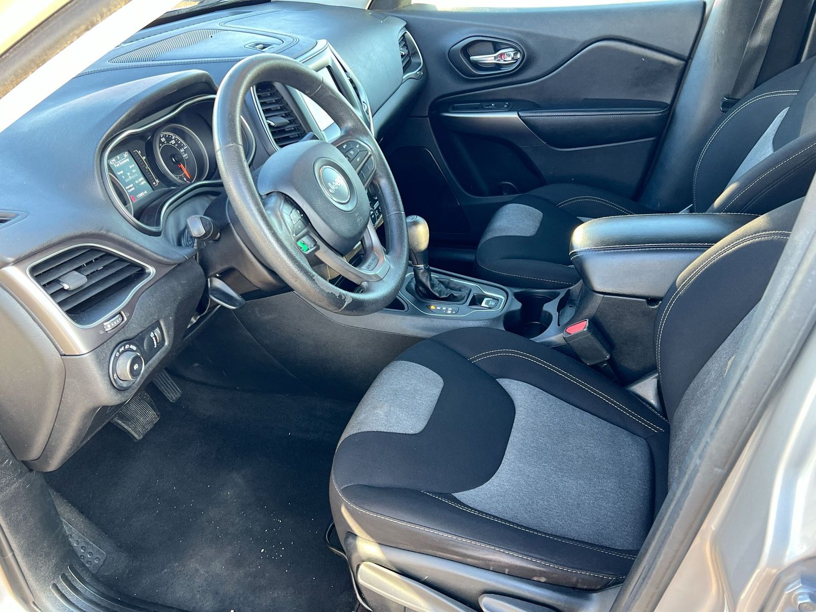 Thumbnail: 2019 Jeep Cherokee - 10