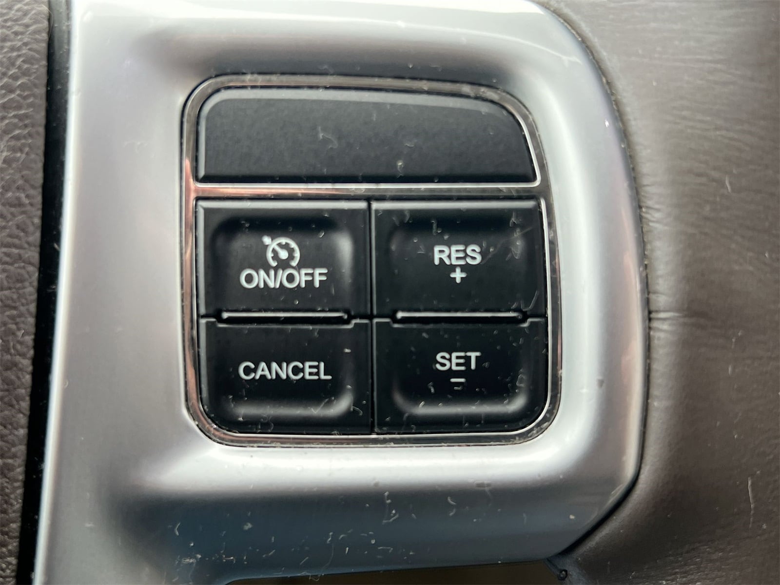 Thumbnail: 2013 Chrysler Town & Country - 24